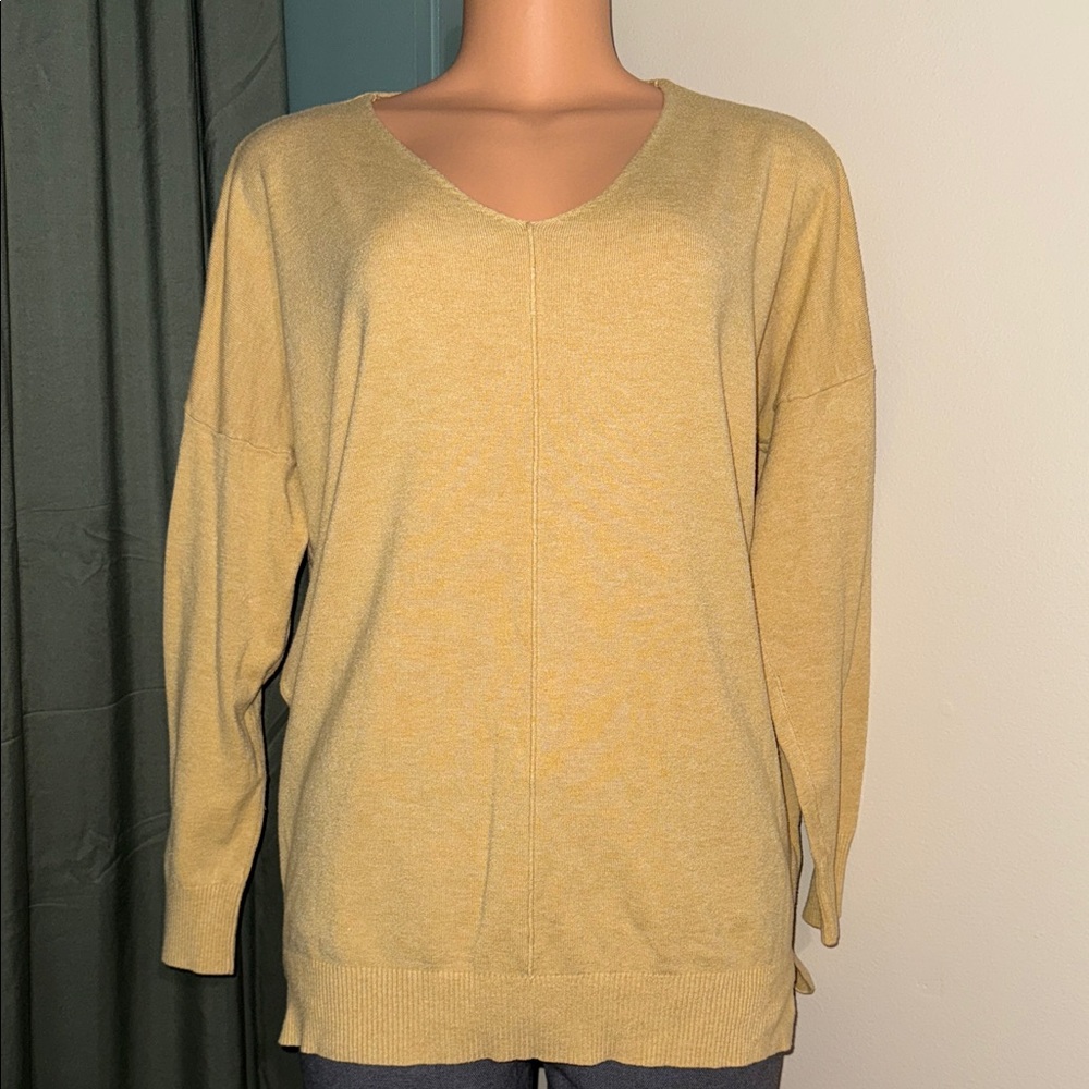 Dreamers V-Neck Sweater in Soft Yellow